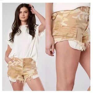 Free People We the Free Cut Off Desert Camo Denim Cargo Shorts Size 2